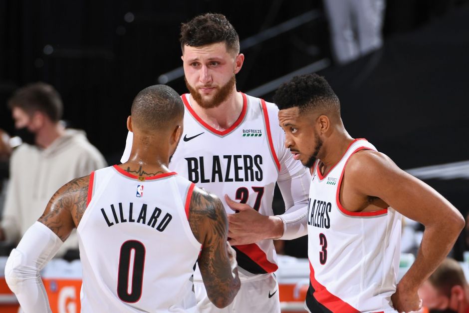 再辅以两名 再辅以两名